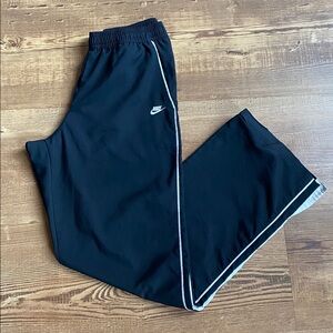 Nike Women’s Black Track Pants. Size medium. Y2K